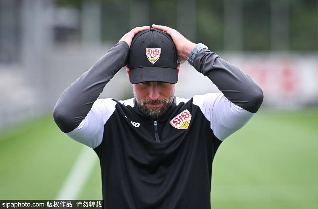 德甲球队斯图加特训练备战比赛
德甲球队斯图加特训练备战比赛