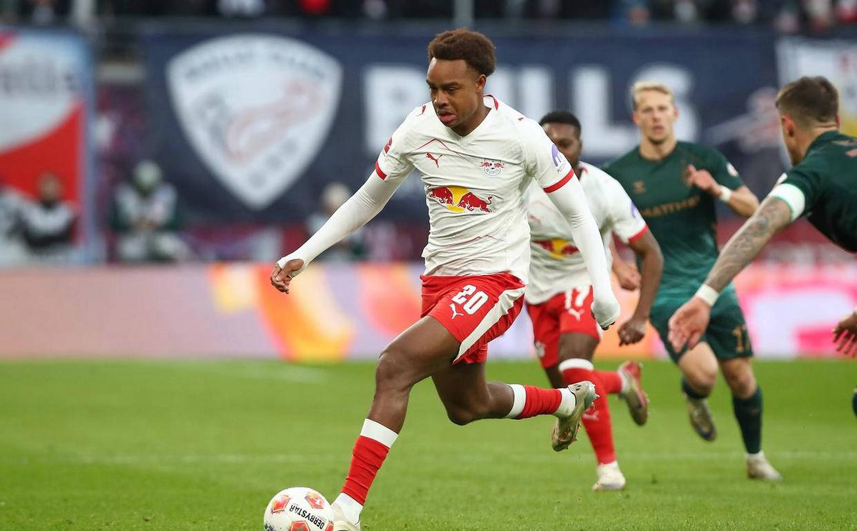 19岁德国新星炸裂绝技,莱比锡2-0完胜不莱梅,逼近德甲榜首位置